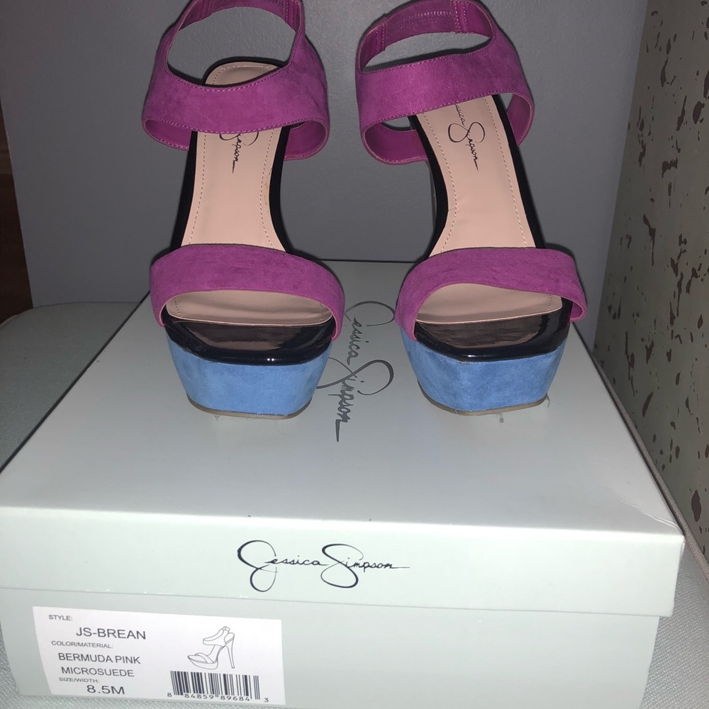 Jessica Simpson a Tran Bermuda pink microsuede hee